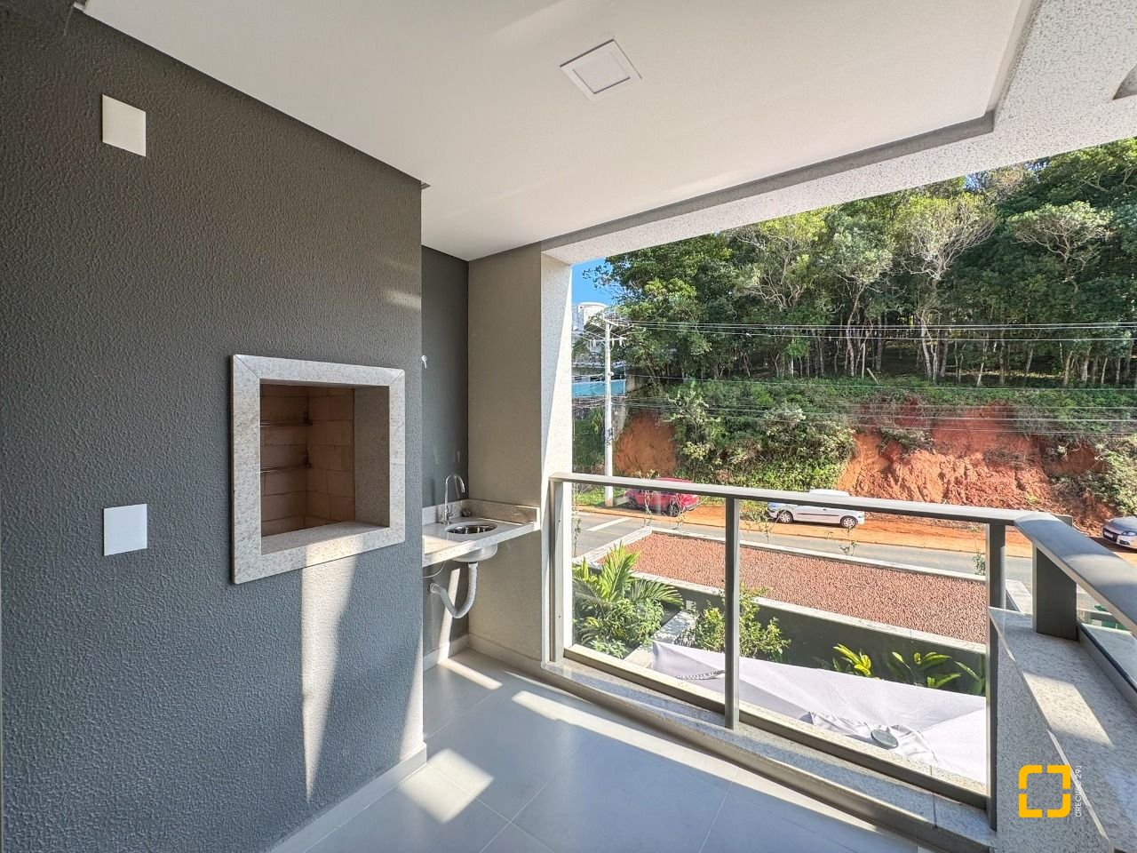Apartamento com 71m², 2 quartos (sendo 1 suíte), 1 garagem, no bairro Cacupé em Florianópolis