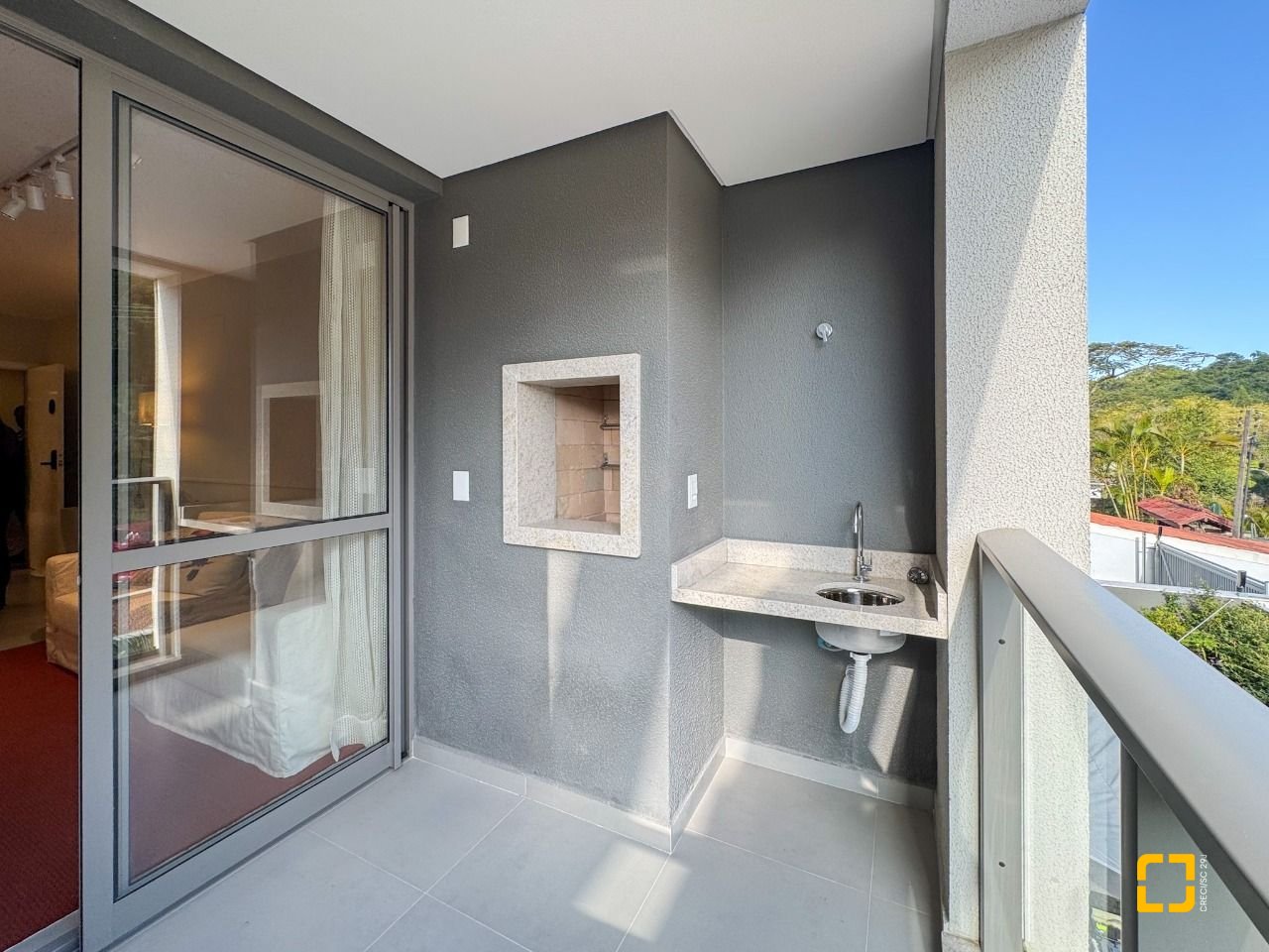 Apartamento com 71m², 2 quartos (sendo 1 suíte), 1 garagem, no bairro Cacupé em Florianópolis