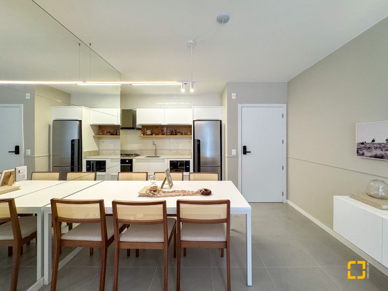 Apartamento com 71m², 2 quartos (sendo 1 suíte), 1 garagem, no bairro Cacupé em Florianópolis