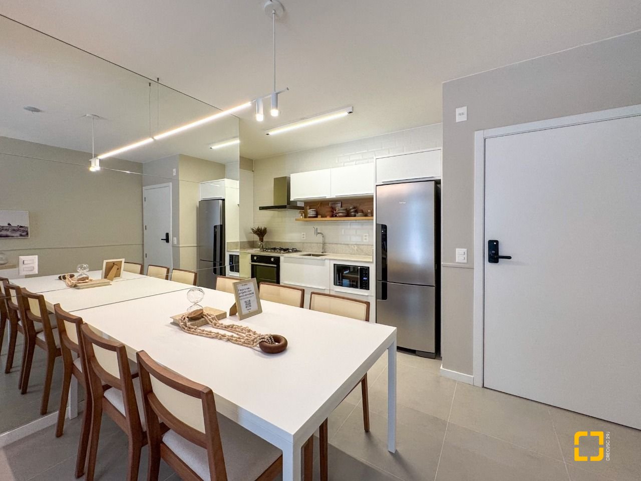 Apartamento com 71m², 2 quartos (sendo 1 suíte), 1 garagem, no bairro Cacupé em Florianópolis