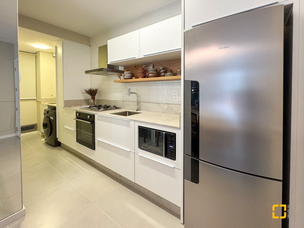 Apartamento com 71m², 2 quartos (sendo 1 suíte), 1 garagem, no bairro Cacupé em Florianópolis