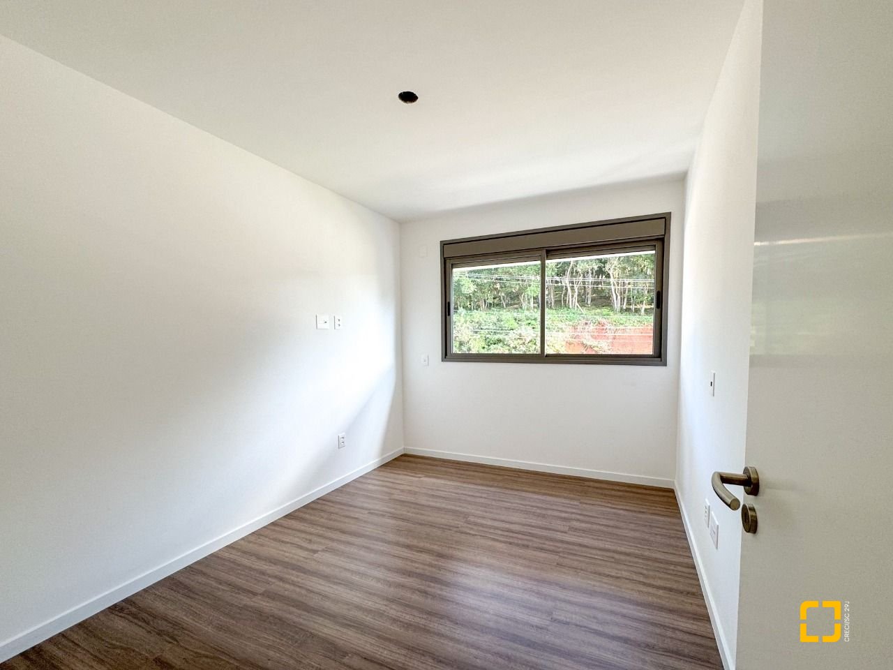 Apartamento com 71m², 2 quartos (sendo 1 suíte), 1 garagem, no bairro Cacupé em Florianópolis