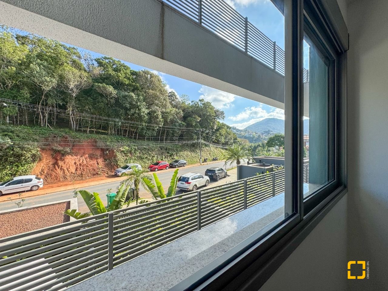 Apartamento com 71m², 2 quartos (sendo 1 suíte), 1 garagem, no bairro Cacupé em Florianópolis
