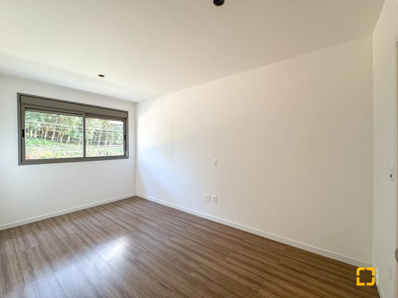 Apartamento com 71m², 2 quartos (sendo 1 suíte), 1 garagem, no bairro Cacupé em Florianópolis