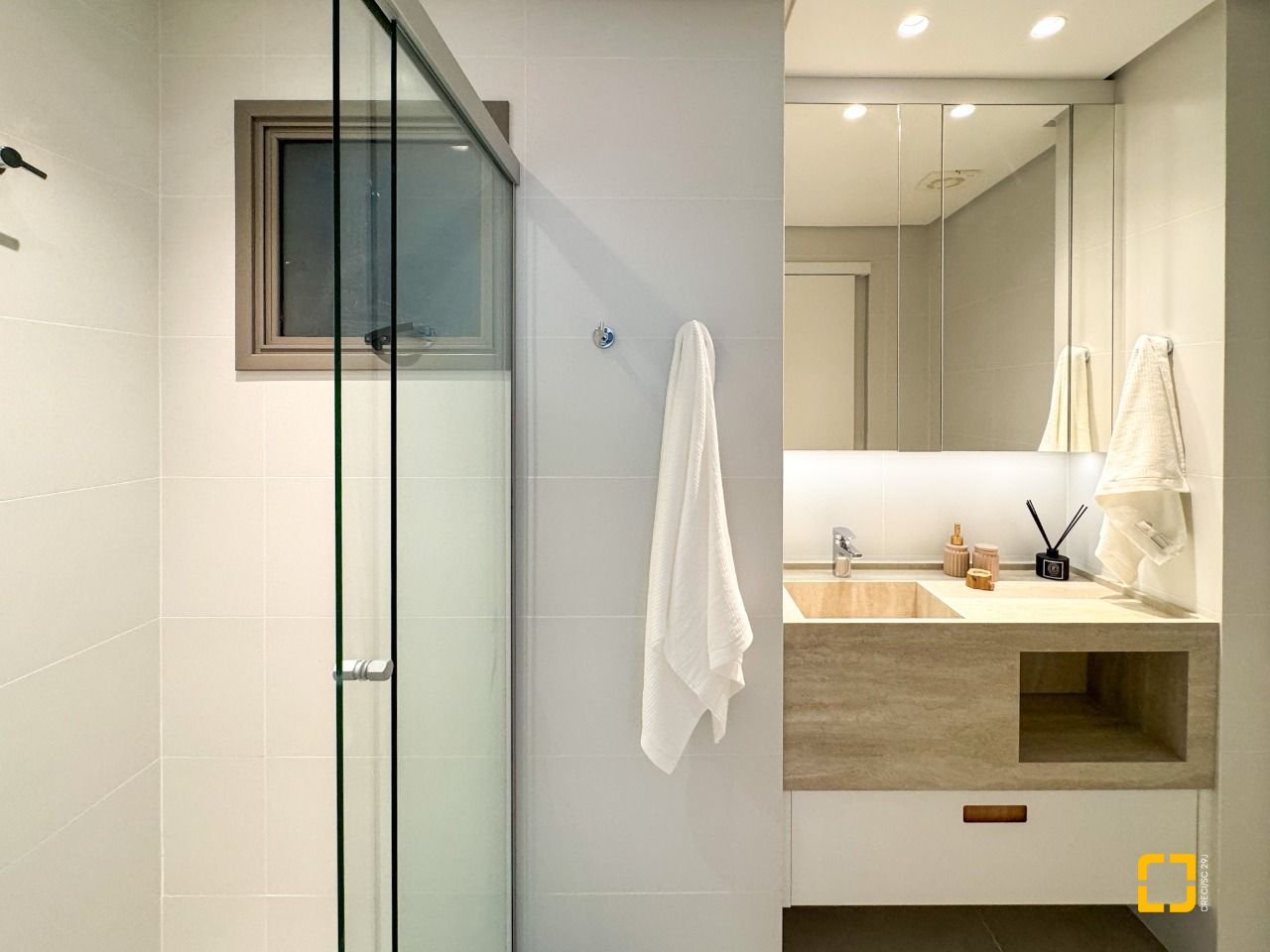 Apartamento com 71m², 2 quartos (sendo 1 suíte), 1 garagem, no bairro Cacupé em Florianópolis