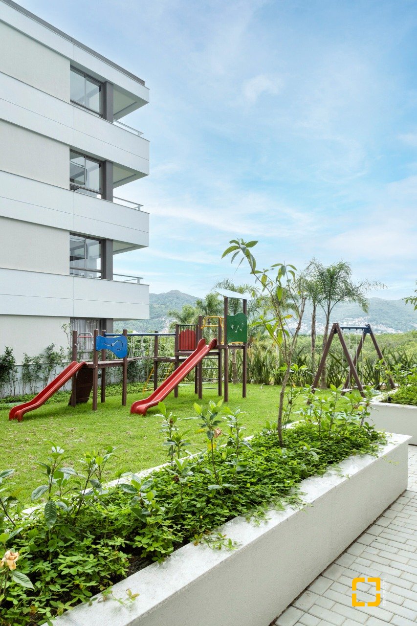 Apartamento com 71m², 2 quartos (sendo 1 suíte), 1 garagem, no bairro Cacupé em Florianópolis