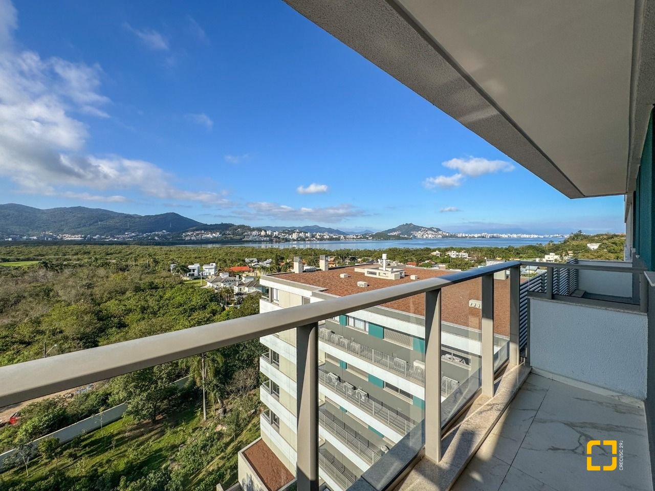 Apartamento com 125m², 6 quartos (sendo 3 suítes), 2 garagens, no bairro Cacupé em Florianópolis