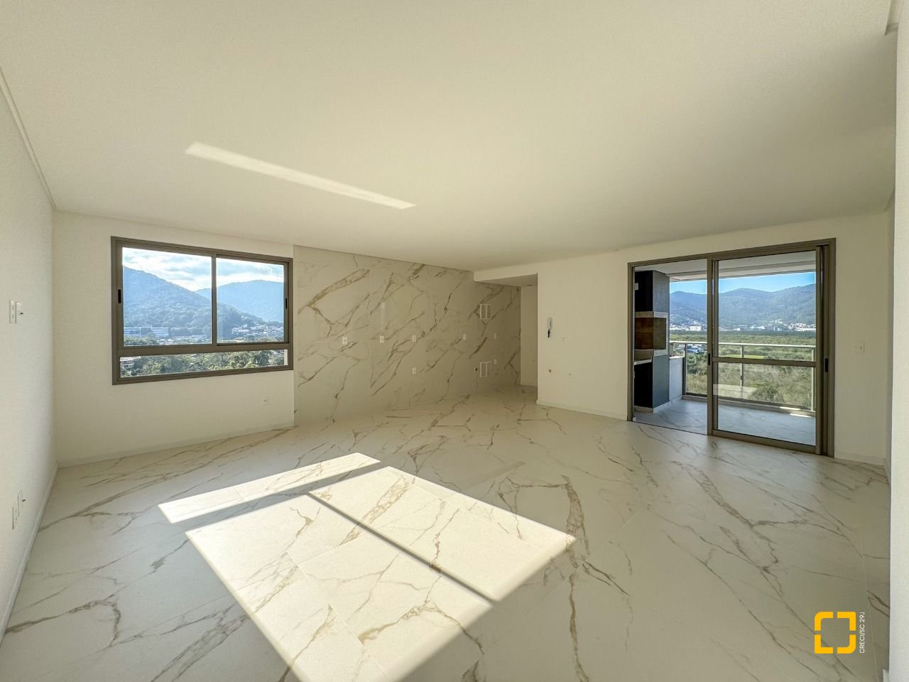 Apartamento com 125m², 6 quartos (sendo 3 suítes), 2 garagens, no bairro Cacupé em Florianópolis