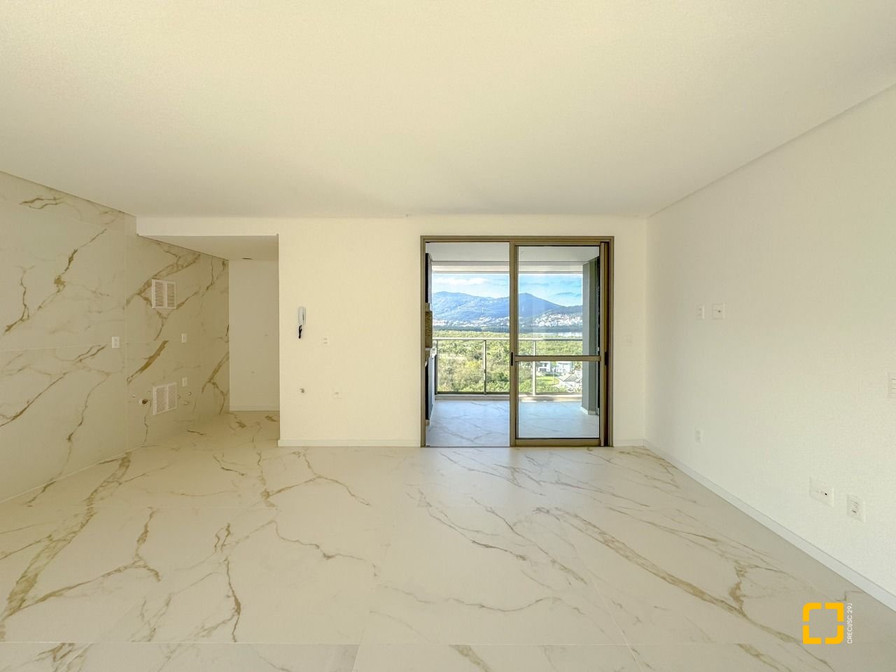 Apartamento com 125m², 6 quartos (sendo 3 suítes), 2 garagens, no bairro Cacupé em Florianópolis