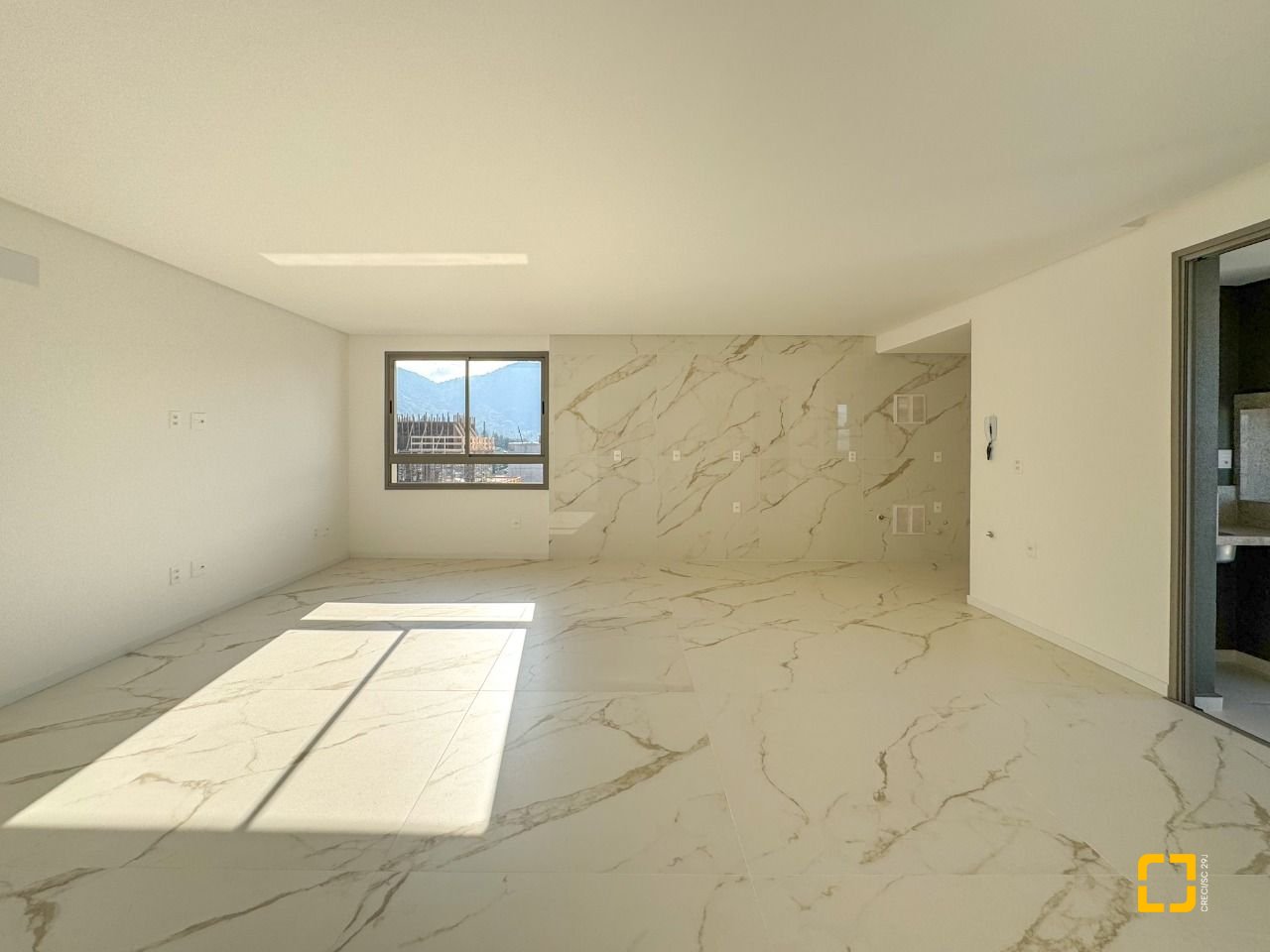 Apartamento com 125m², 6 quartos (sendo 3 suítes), 2 garagens, no bairro Cacupé em Florianópolis