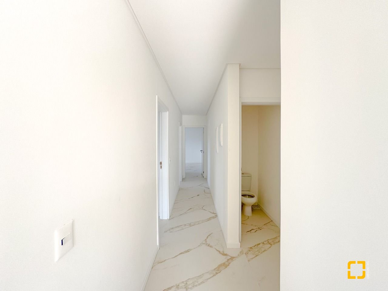 Apartamento com 125m², 6 quartos (sendo 3 suítes), 2 garagens, no bairro Cacupé em Florianópolis