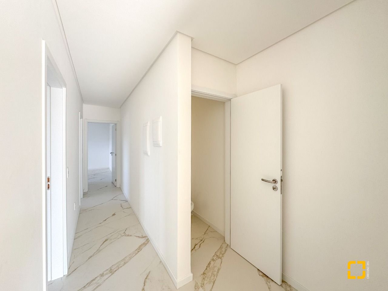Apartamento com 125m², 6 quartos (sendo 3 suítes), 2 garagens, no bairro Cacupé em Florianópolis
