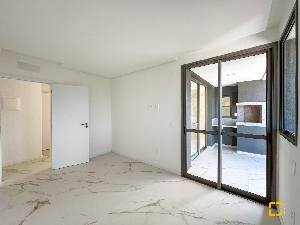 Apartamento com 125m², 6 quartos (sendo 3 suítes), 2 garagens, no bairro Cacupé em Florianópolis