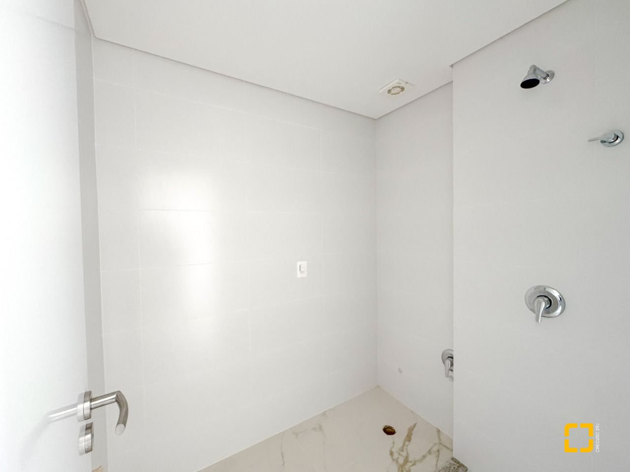 Apartamento com 125m², 6 quartos (sendo 3 suítes), 2 garagens, no bairro Cacupé em Florianópolis