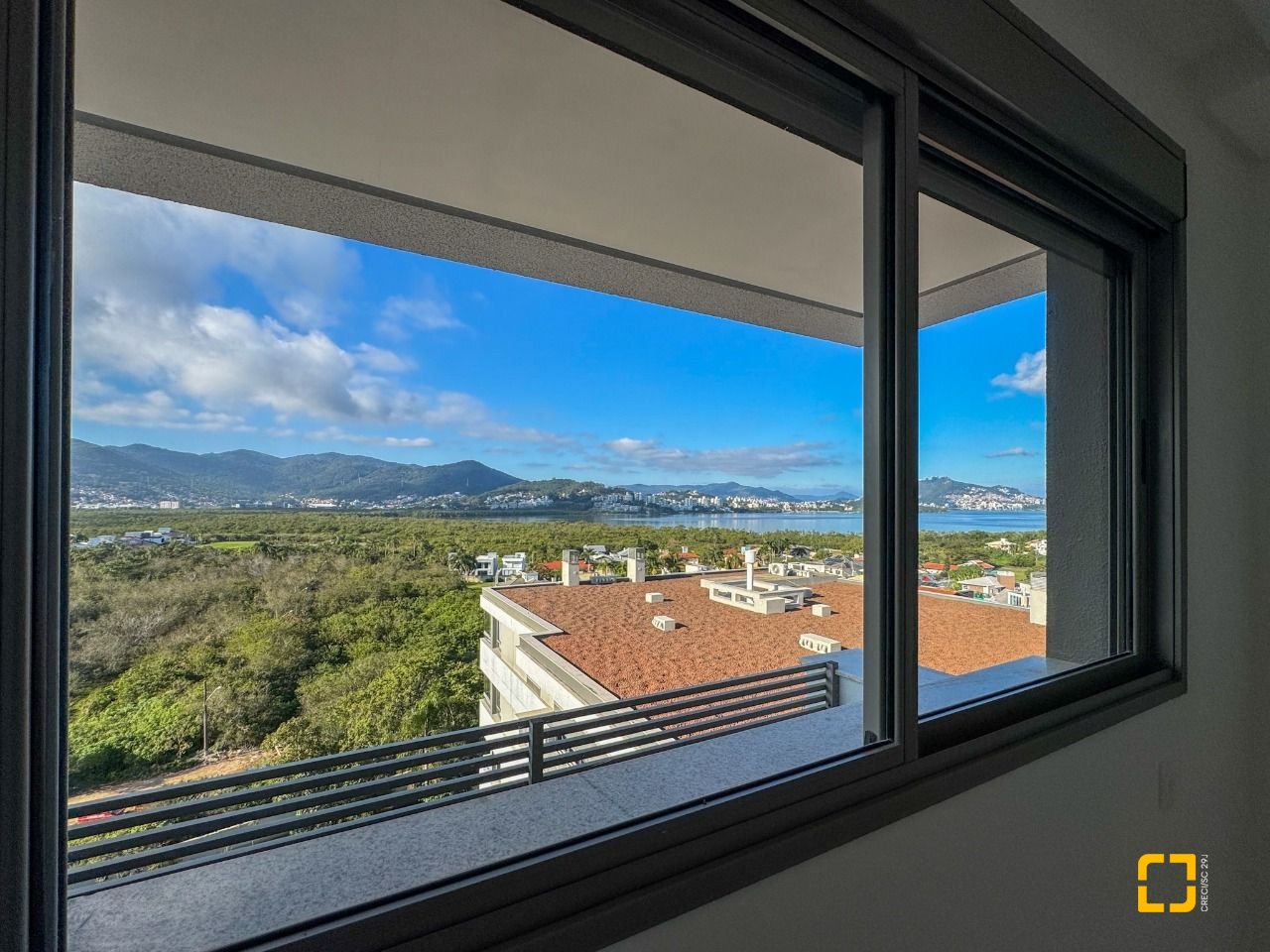 Apartamento com 125m², 6 quartos (sendo 3 suítes), 2 garagens, no bairro Cacupé em Florianópolis