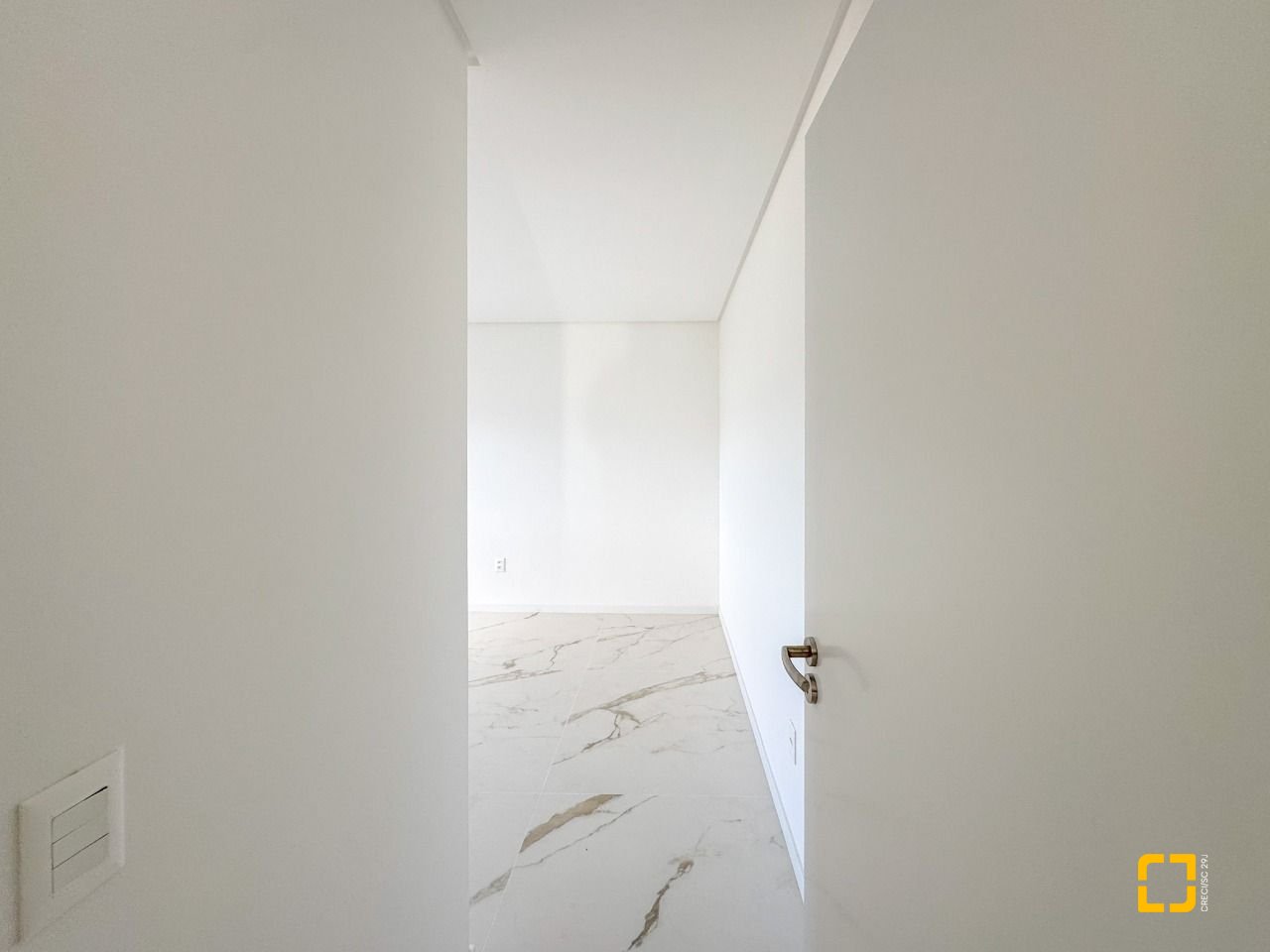 Apartamento com 125m², 6 quartos (sendo 3 suítes), 2 garagens, no bairro Cacupé em Florianópolis