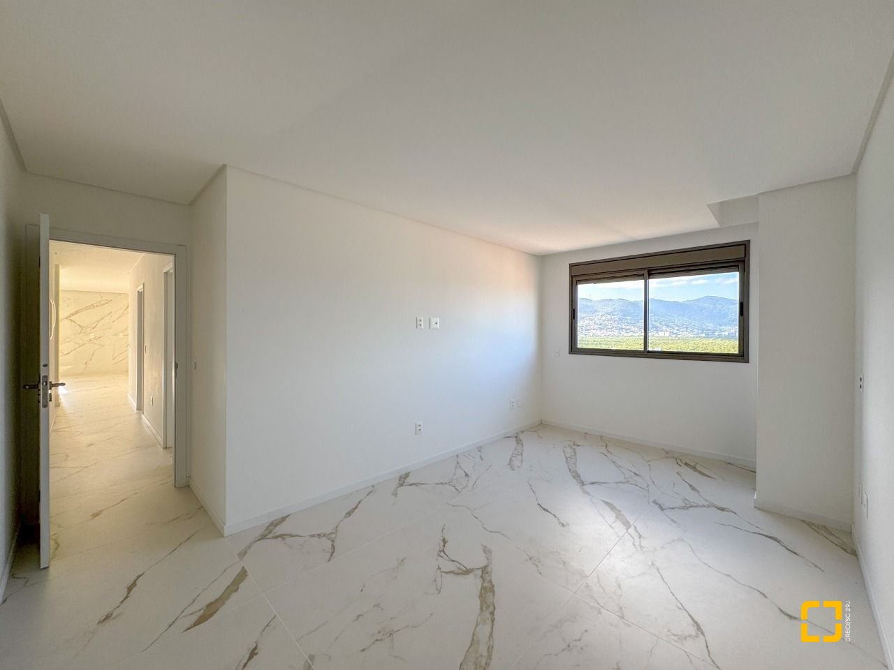 Apartamento com 125m², 6 quartos (sendo 3 suítes), 2 garagens, no bairro Cacupé em Florianópolis