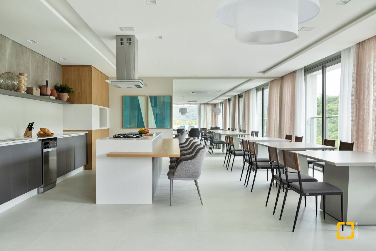 Apartamento com 125m², 6 quartos (sendo 3 suítes), 2 garagens, no bairro Cacupé em Florianópolis