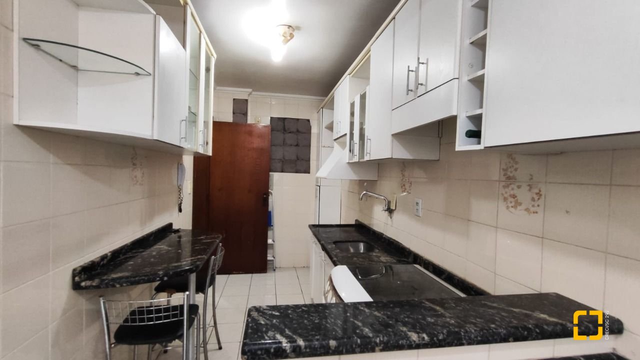 Apartamento com 63m², 2 quartos, 1 garagem, no bairro Kobrasol em São José