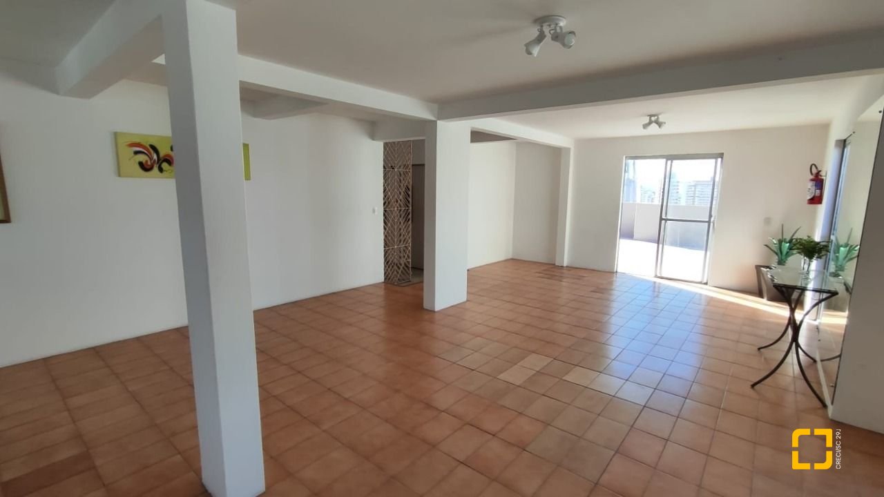 Apartamento com 63m², 2 quartos, 1 garagem, no bairro Kobrasol em São José