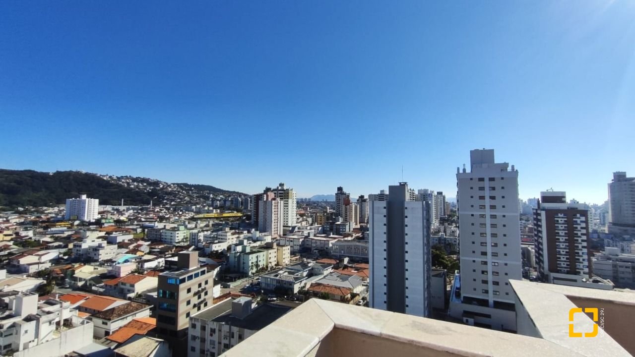 Apartamento com 63m², 2 quartos, 1 garagem, no bairro Kobrasol em São José
