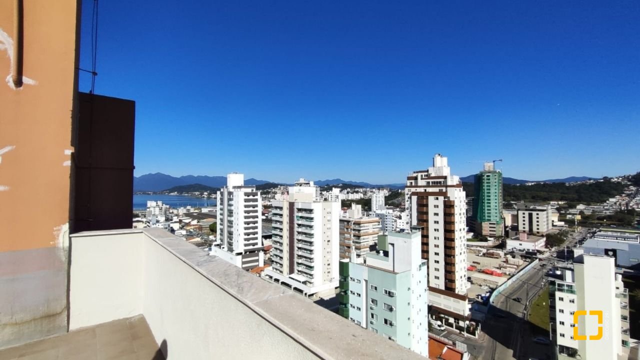 Apartamento com 63m², 2 quartos, 1 garagem, no bairro Kobrasol em São José