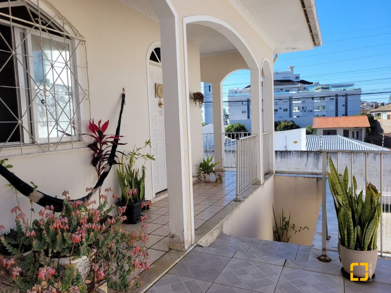 Casa com 398m², 9 quartos (sendo 3 suítes), 4 garagens, no bairro Capoeiras em Florianópolis