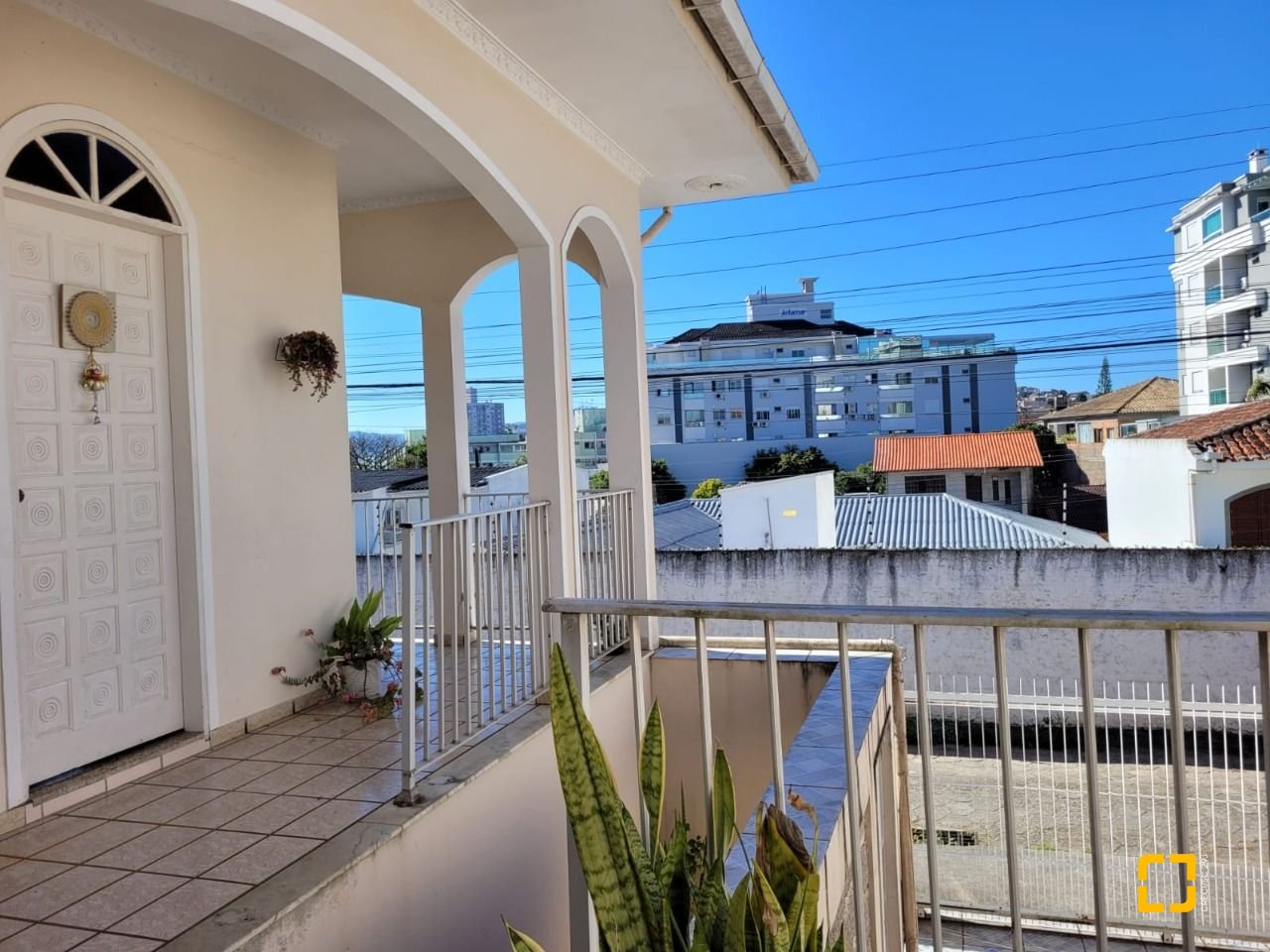 Casa com 398m², 9 quartos (sendo 3 suítes), 4 garagens, no bairro Capoeiras em Florianópolis