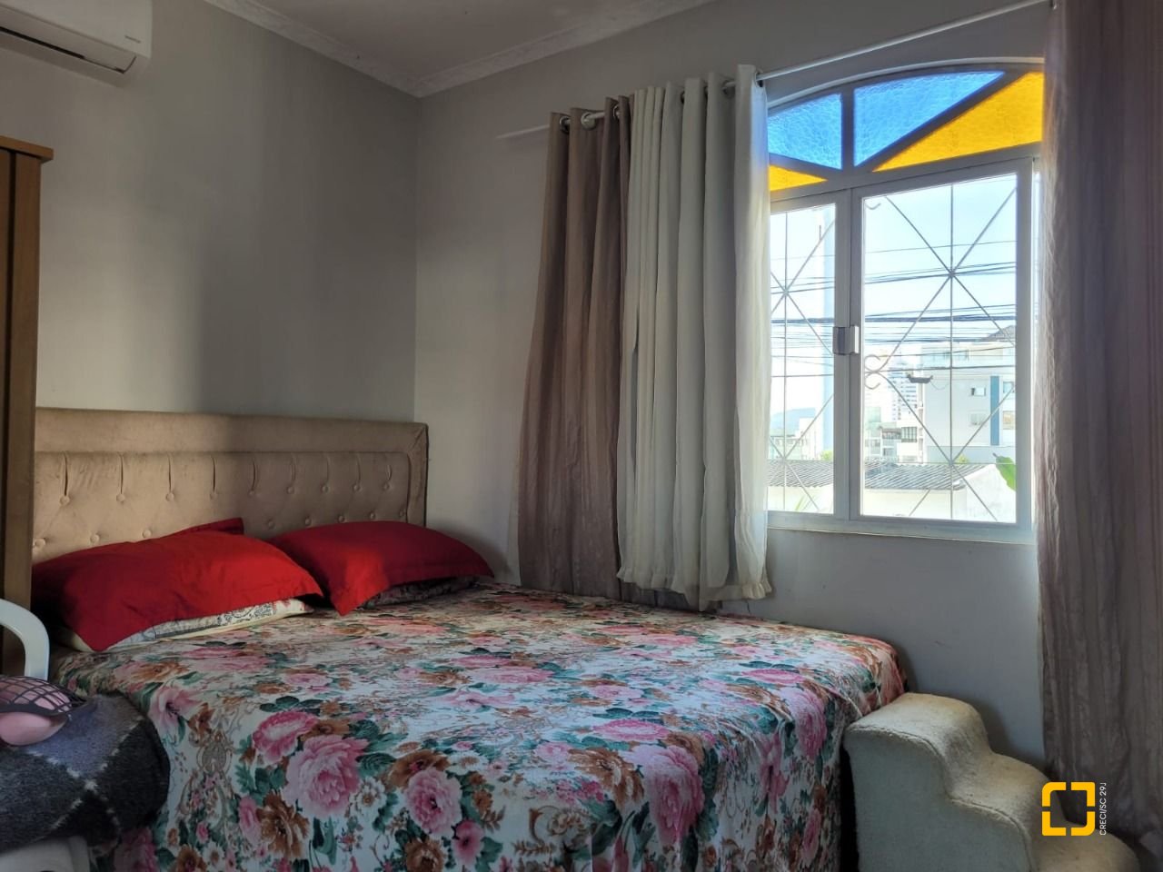 Casa com 398m², 9 quartos (sendo 3 suítes), 4 garagens, no bairro Capoeiras em Florianópolis