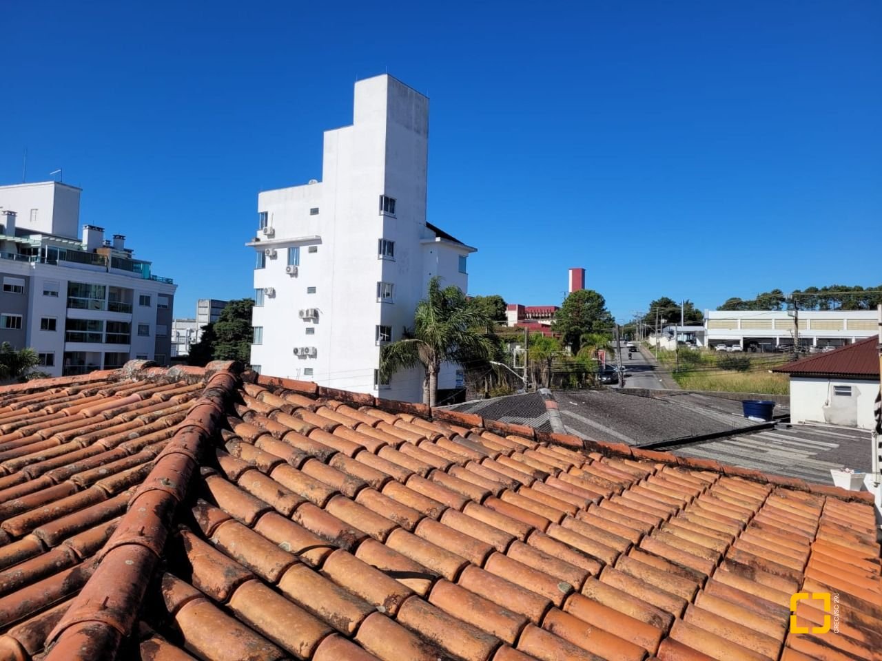 Casa com 398m², 9 quartos (sendo 3 suítes), 4 garagens, no bairro Capoeiras em Florianópolis