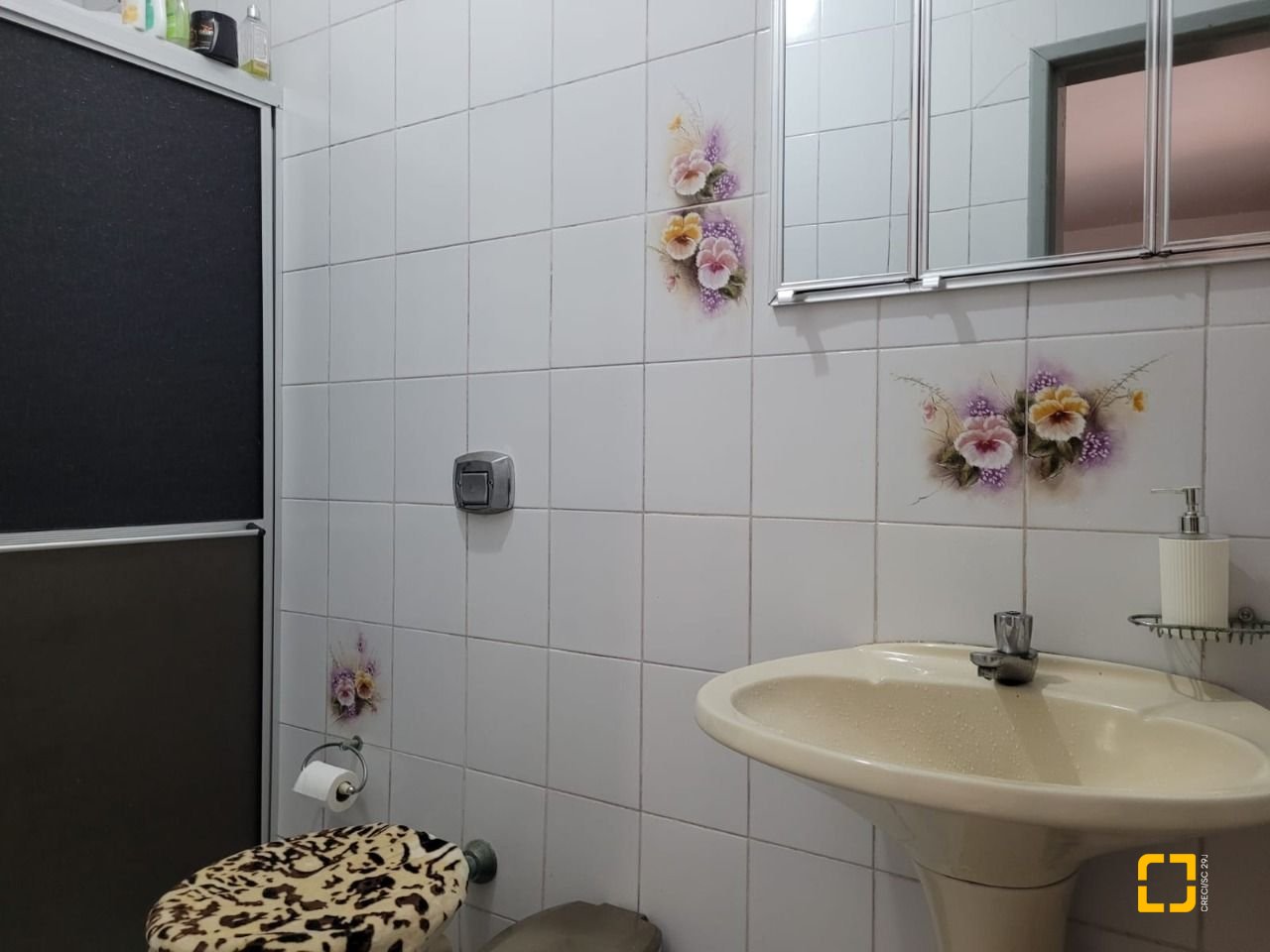 Casa com 398m², 9 quartos (sendo 3 suítes), 4 garagens, no bairro Capoeiras em Florianópolis