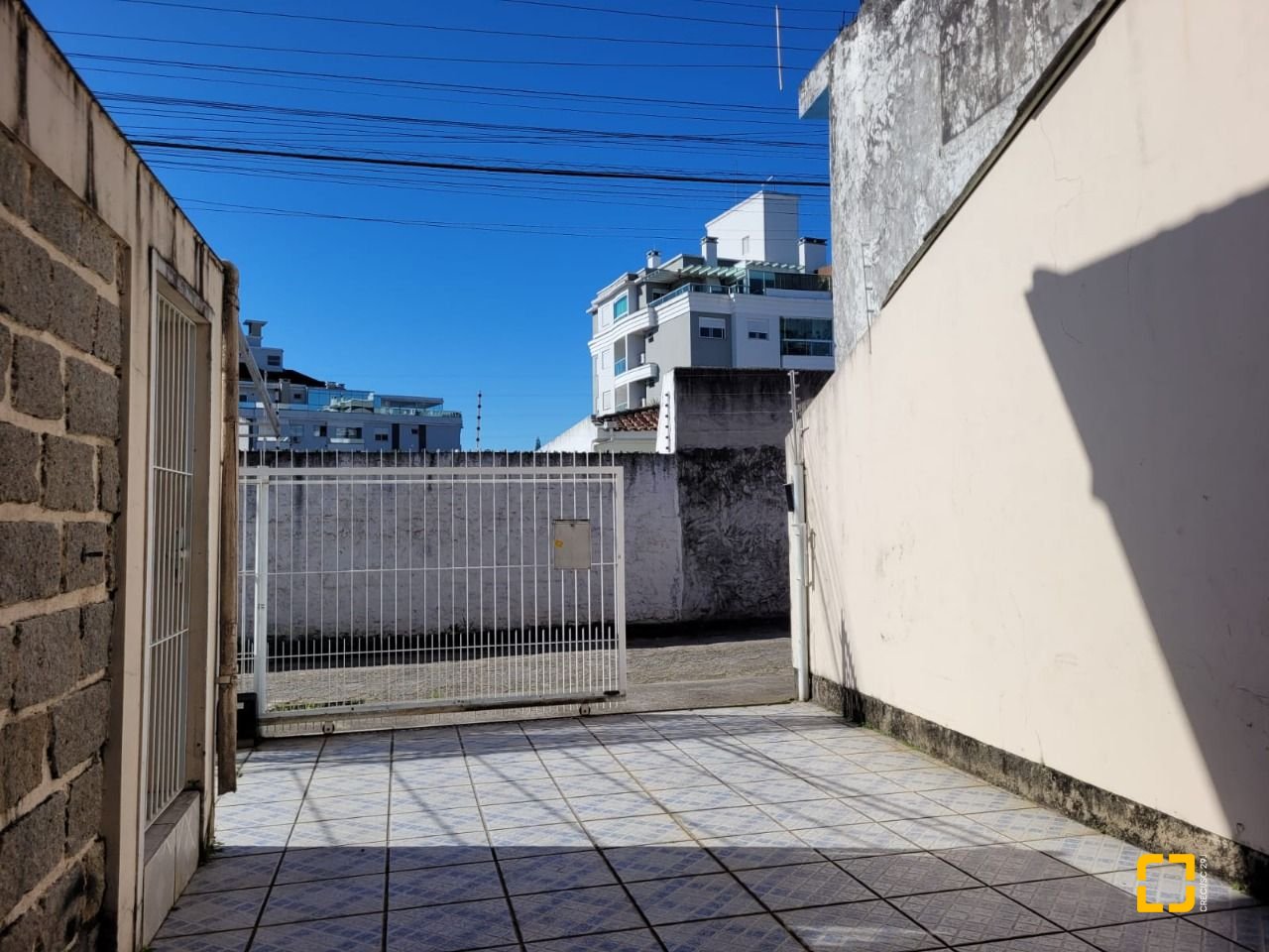 Casa com 398m², 9 quartos (sendo 3 suítes), 4 garagens, no bairro Capoeiras em Florianópolis