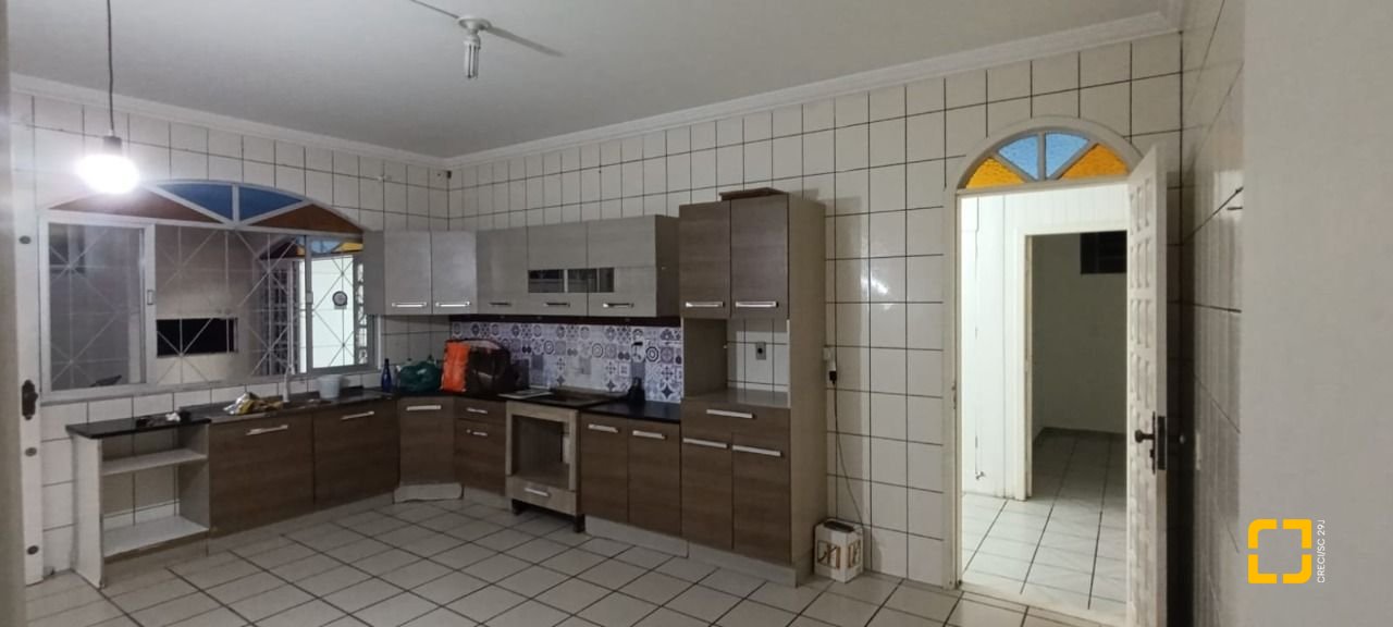 Casa com 398m², 9 quartos (sendo 3 suítes), 4 garagens, no bairro Capoeiras em Florianópolis
