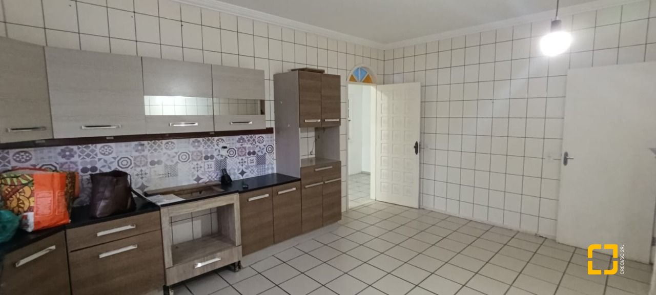 Casa com 398m², 9 quartos (sendo 3 suítes), 4 garagens, no bairro Capoeiras em Florianópolis