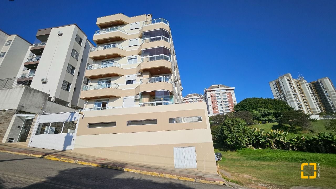Apartamento com 225m², 2 quartos, 1 garagem, no bairro Estreito em Florianópolis