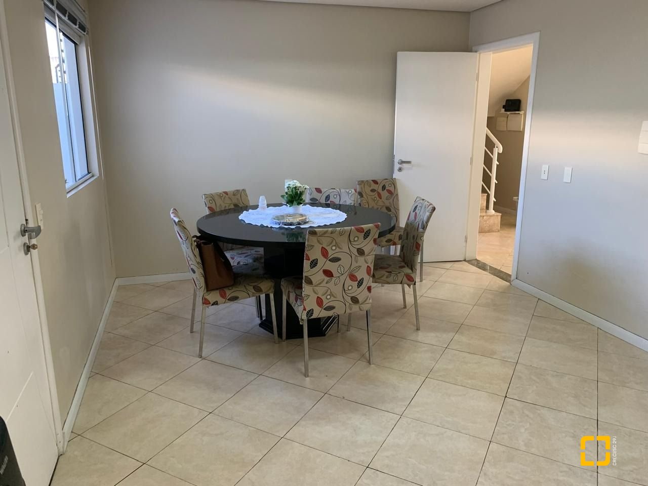 Casa com 247m², 3 quartos (sendo 1 suíte), 1 garagem, no bairro Barreiros em São José