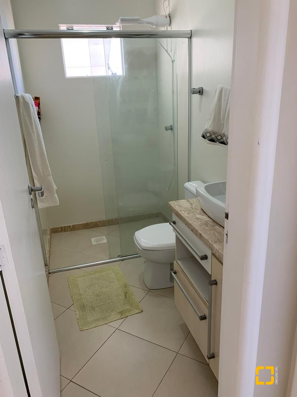 Casa com 247m², 3 quartos (sendo 1 suíte), 1 garagem, no bairro Barreiros em São José
