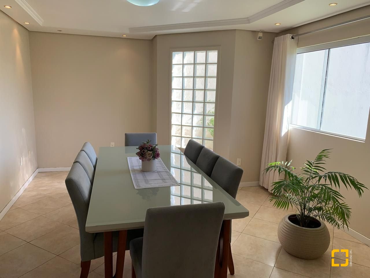 Casa com 247m², 3 quartos (sendo 1 suíte), 1 garagem, no bairro Barreiros em São José