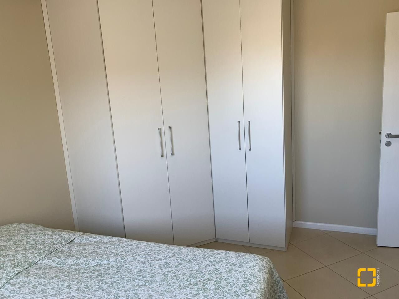Casa com 247m², 3 quartos (sendo 1 suíte), 1 garagem, no bairro Barreiros em São José