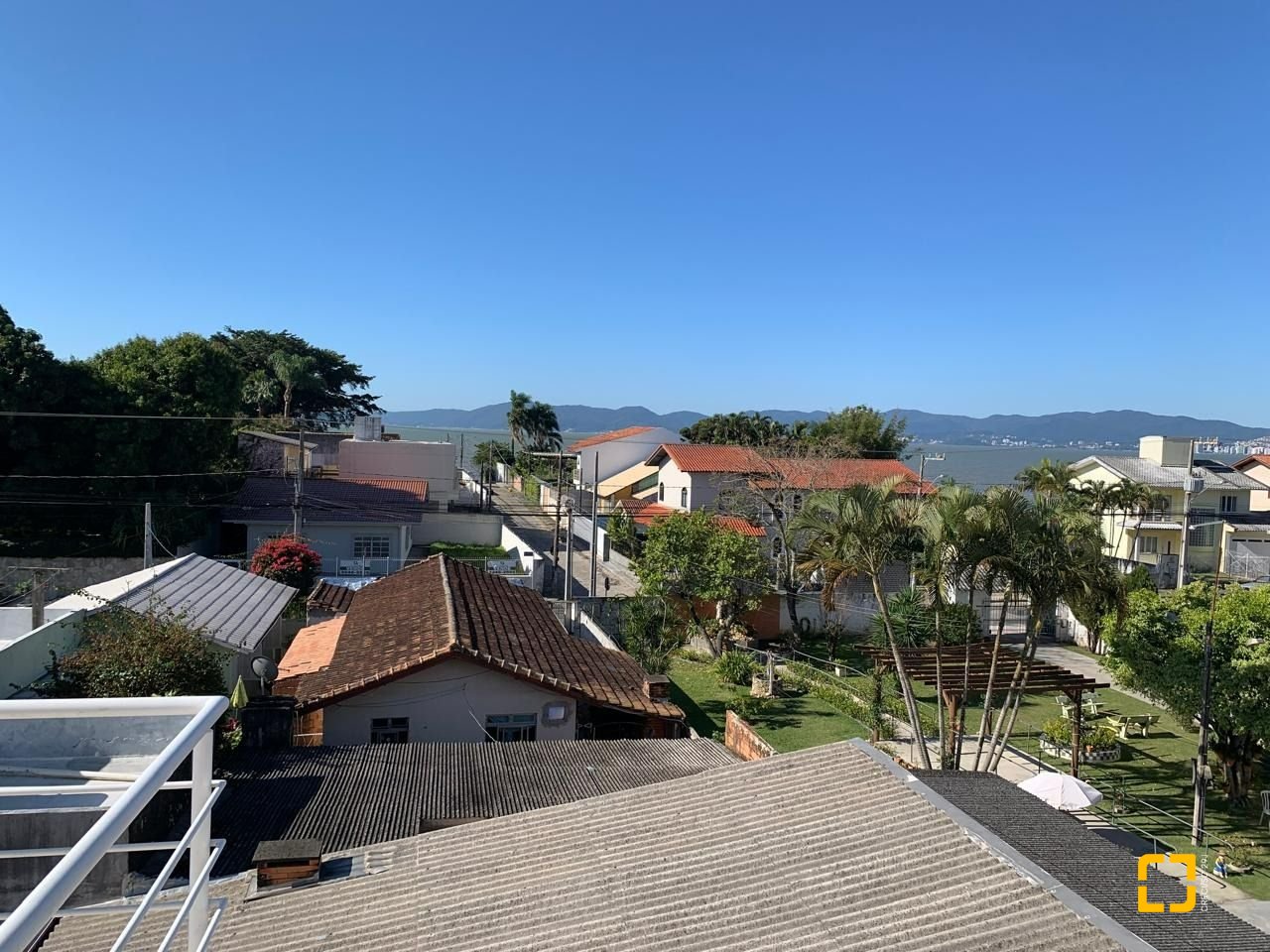 Casa com 247m², 3 quartos (sendo 1 suíte), 1 garagem, no bairro Barreiros em São José