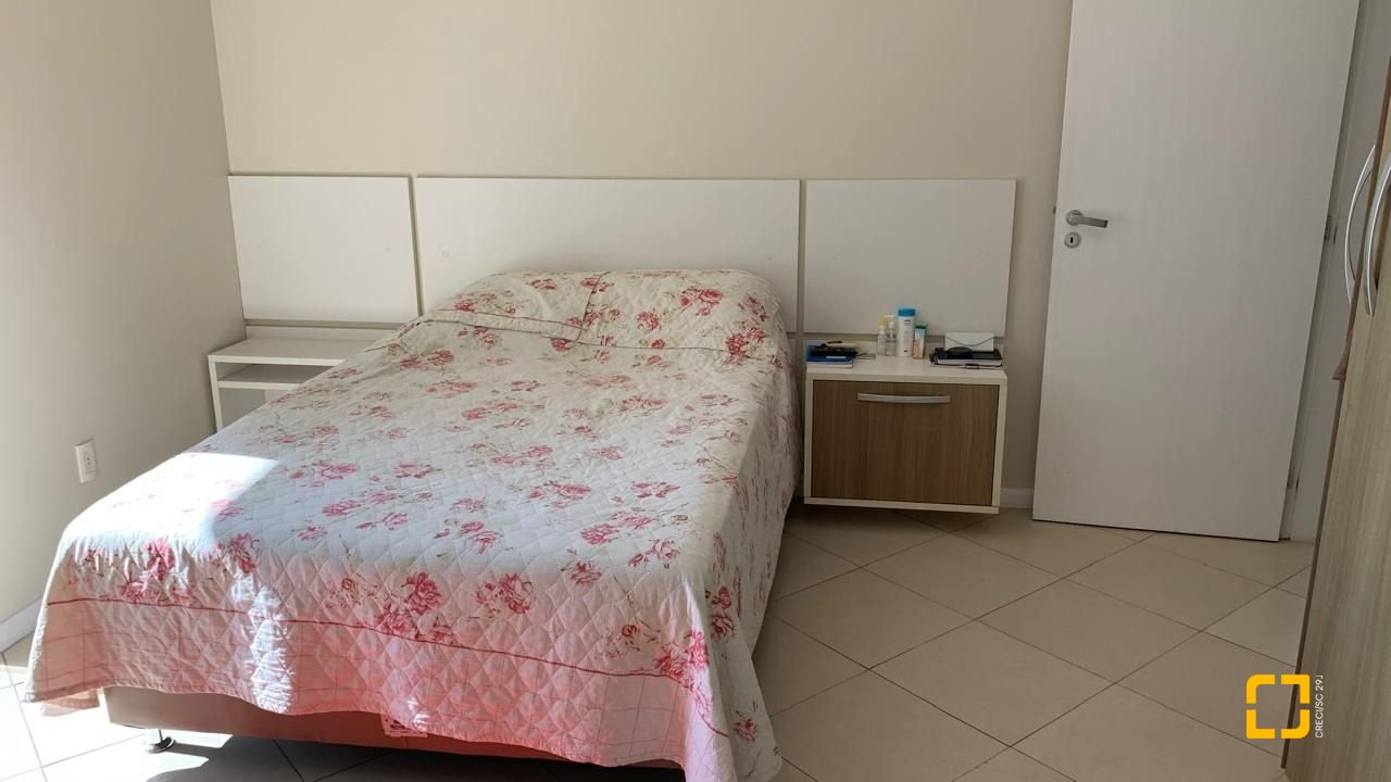 Casa com 247m², 3 quartos (sendo 1 suíte), 1 garagem, no bairro Barreiros em São José