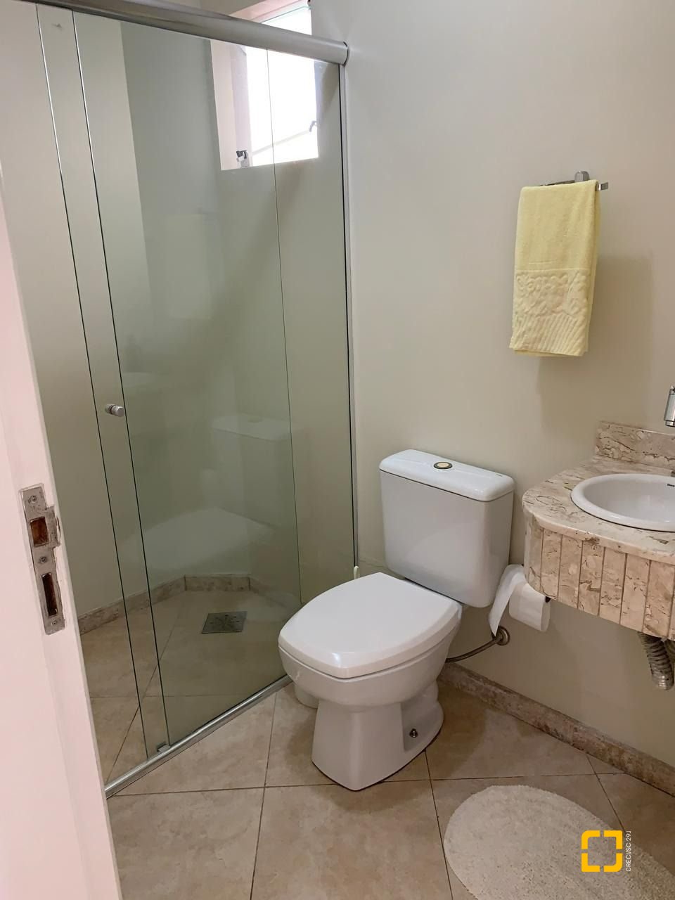 Casa com 247m², 3 quartos (sendo 1 suíte), 1 garagem, no bairro Barreiros em São José