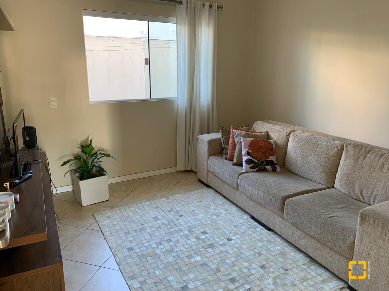 Casa com 247m², 3 quartos (sendo 1 suíte), 1 garagem, no bairro Barreiros em São José