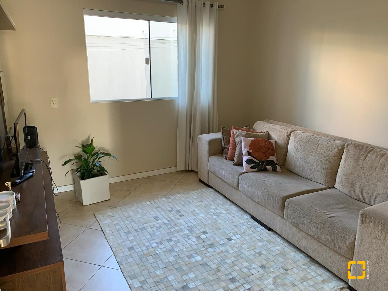 Casa com 247m², 3 quartos (sendo 1 suíte), 1 garagem, no bairro Barreiros em São José