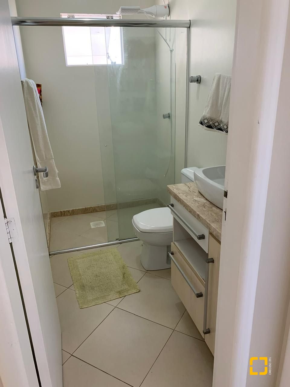 Casa com 247m², 3 quartos (sendo 1 suíte), 1 garagem, no bairro Barreiros em São José