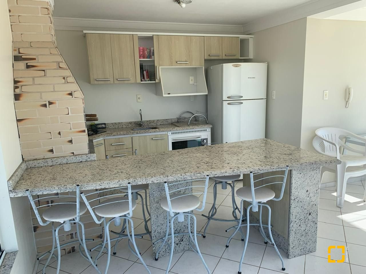 Casa com 247m², 3 quartos (sendo 1 suíte), 1 garagem, no bairro Barreiros em São José