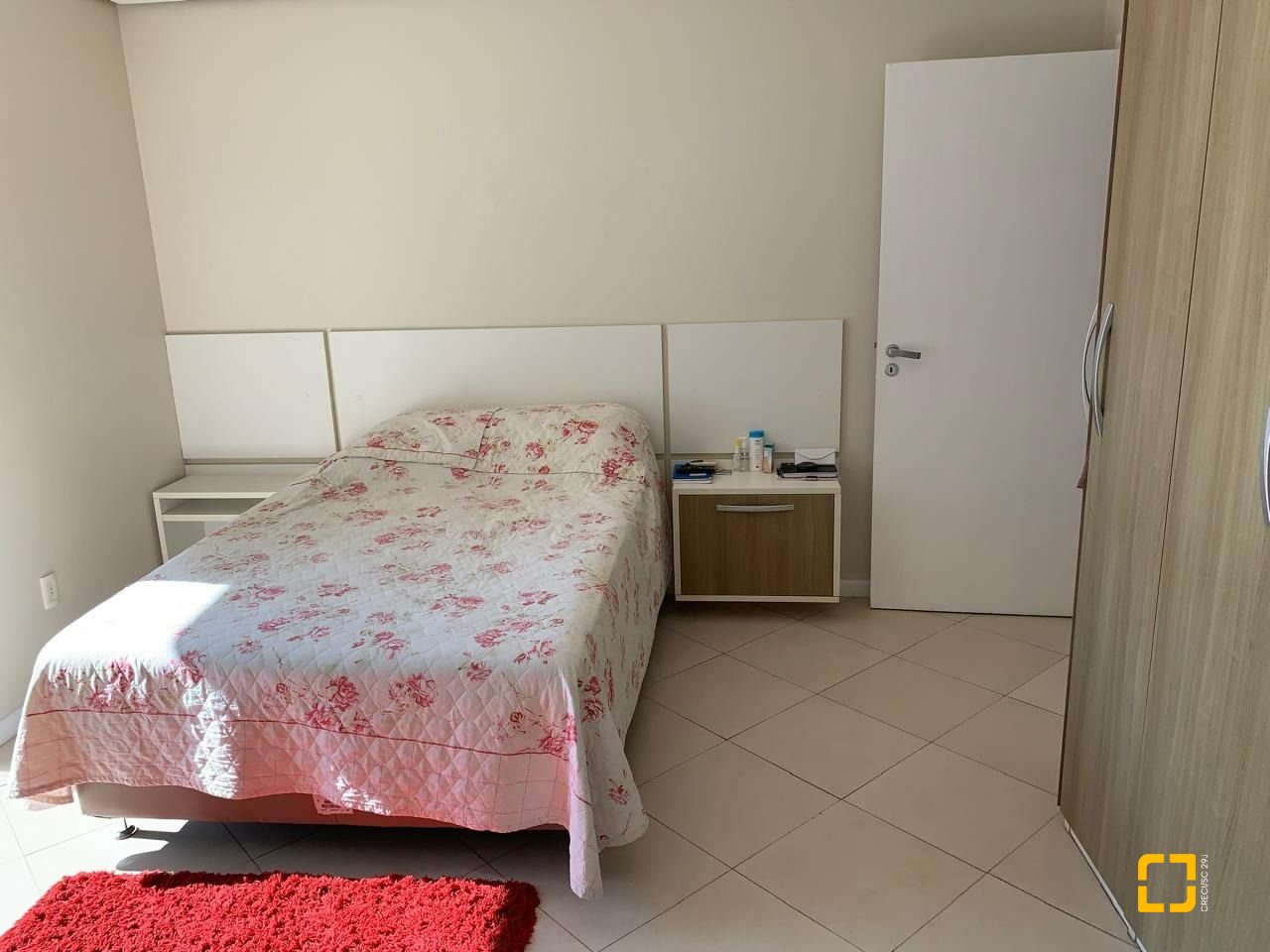 Casa com 247m², 3 quartos (sendo 1 suíte), 1 garagem, no bairro Barreiros em São José