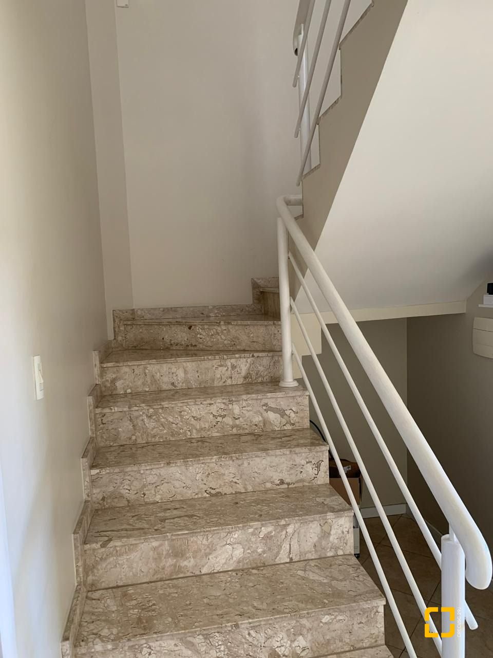 Casa com 247m², 3 quartos (sendo 1 suíte), 1 garagem, no bairro Barreiros em São José