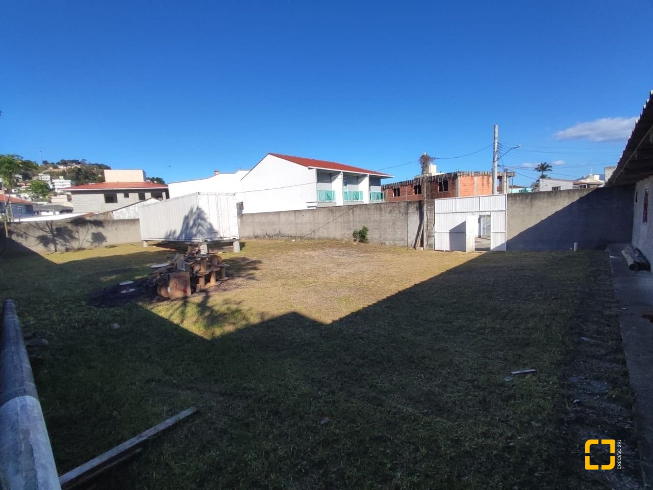 Terreno com 724m², no bairro Fazenda Santo Antônio em São José
