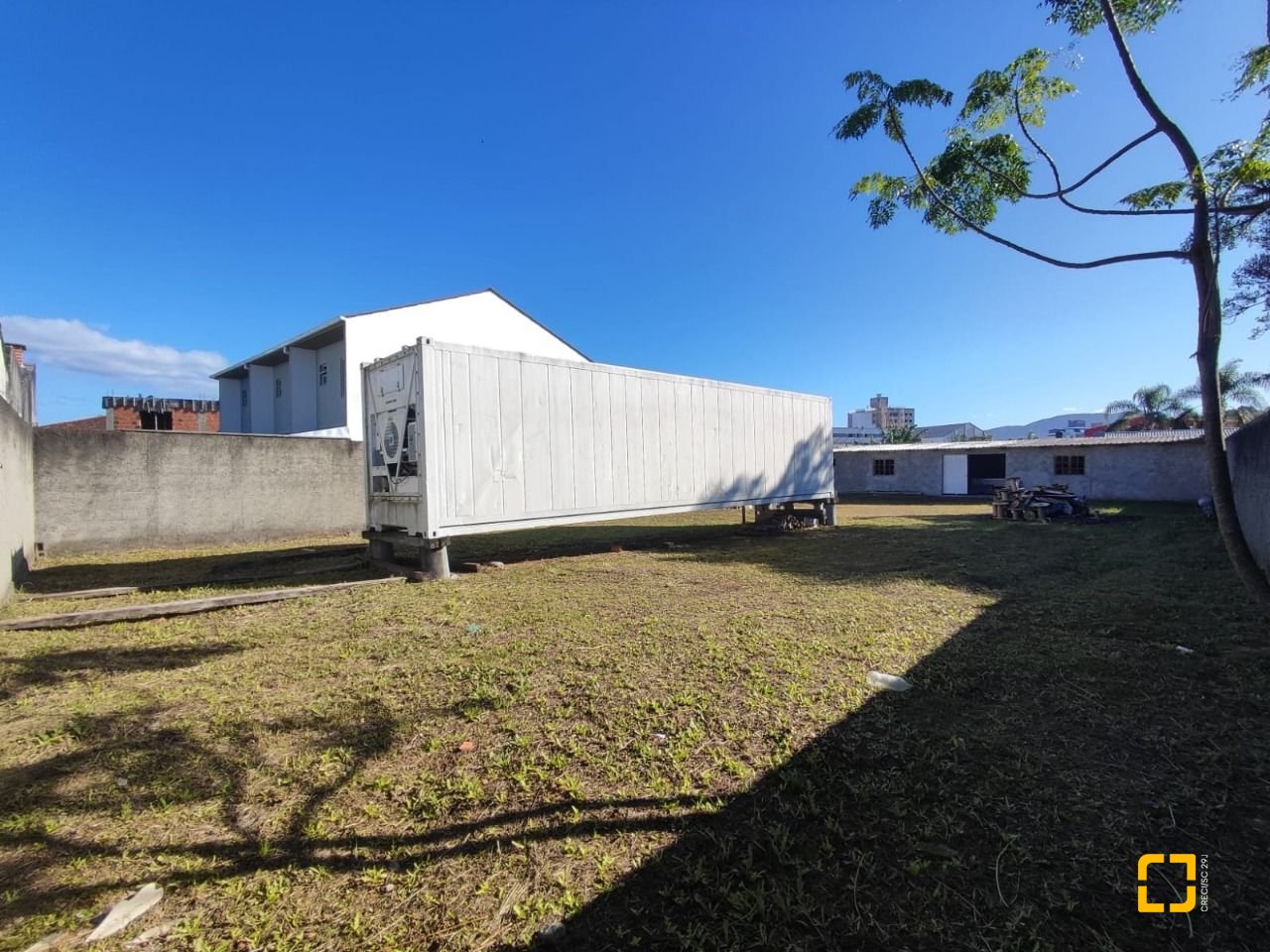 Terreno com 724m², no bairro Fazenda Santo Antônio em São José